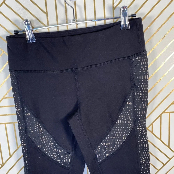 Alo Yoga Charm Capri Leggings Cropped Laser Cut Mesh Stretch Black Size Small - Picture 4 of 10